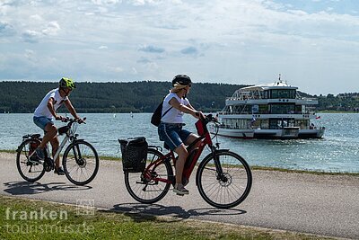 Radeln entlang der Seen - Trimaran am Großen Brombachsee (Fränkisches Seenland)