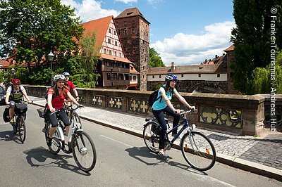 Radler auf der Maxbrücke (Nürnberg, Städteregion Nürnberg)